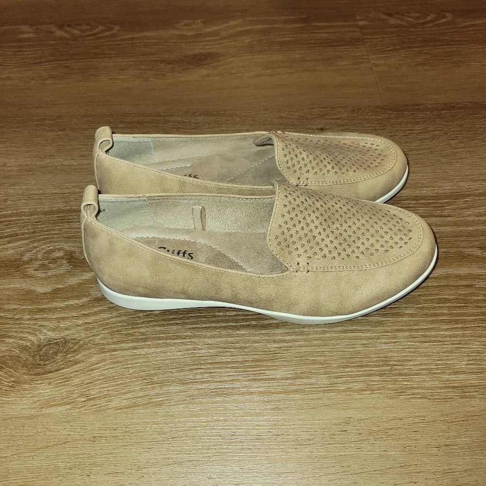 Cliffs by White Mountain Prisha Tan Eyelet Comfort Loafers Womens Size 5.5 M new